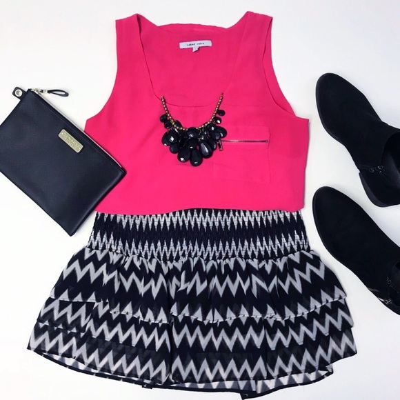 NWOT [H&M] Tiered B&W Chevron Skirt - Picture 1 of 8